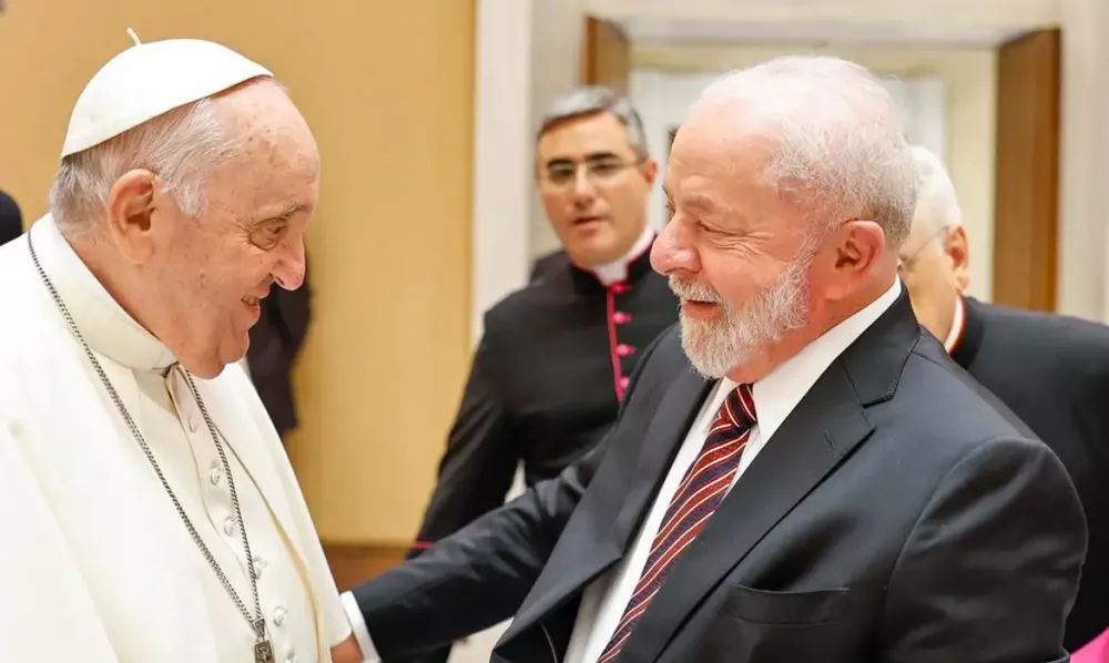 Lula lamenta a morte de papa Francisco e decreta luto de 7 dias no Brasil