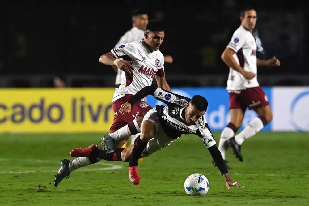 Vasco decepciona, tropeça no Lanús e é vaiado pelos torcedores em São Januário