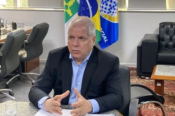 Presidente do INSS pede demissão após operação da PF sobre suspeita de fraude bilionária