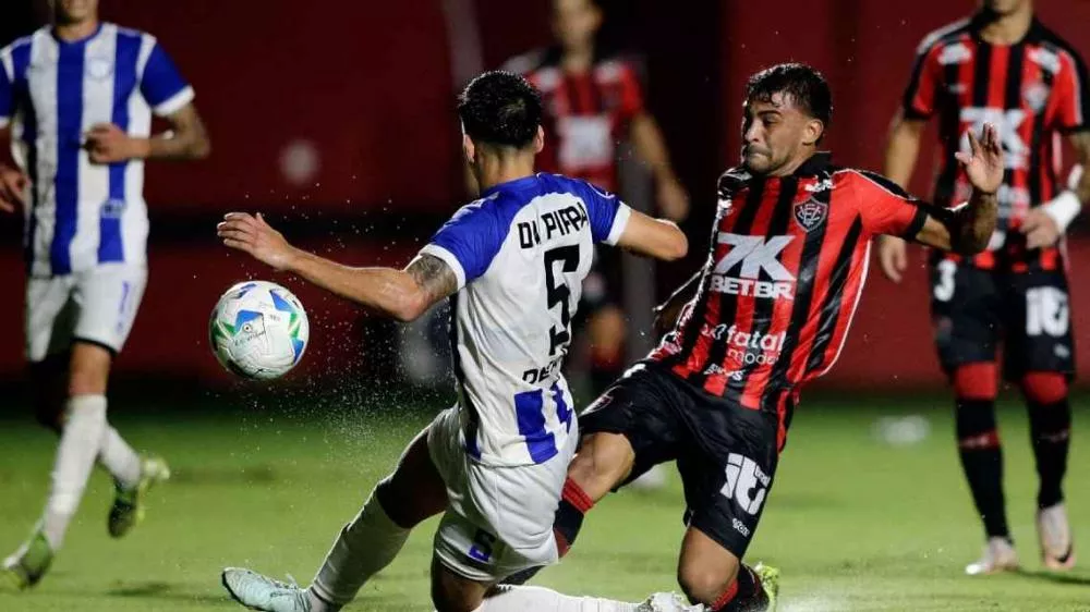 Vitória perde para o Cerro Largo em casa, segue sem vencer e se complica na Sul-Americana