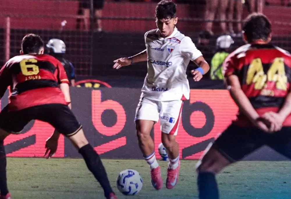 Em jogo com polêmica de arbitragem, Sport empata com Fortaleza e segue na lanterna do Brasileirão
