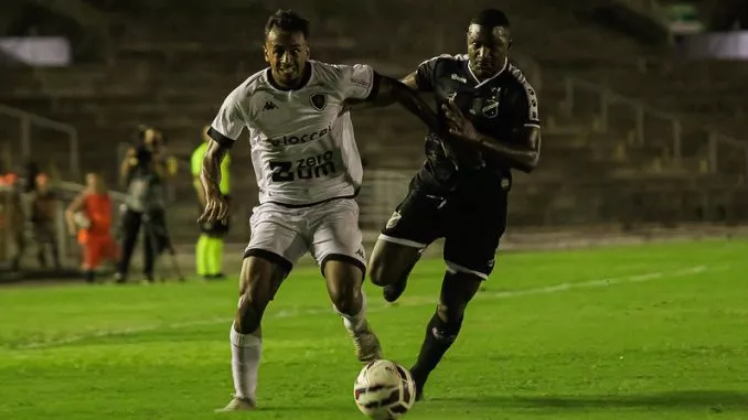 Com atacante improvisado como goleiro no fim do jogo, Botafogo-PB e ABC empatam por 0 a 0