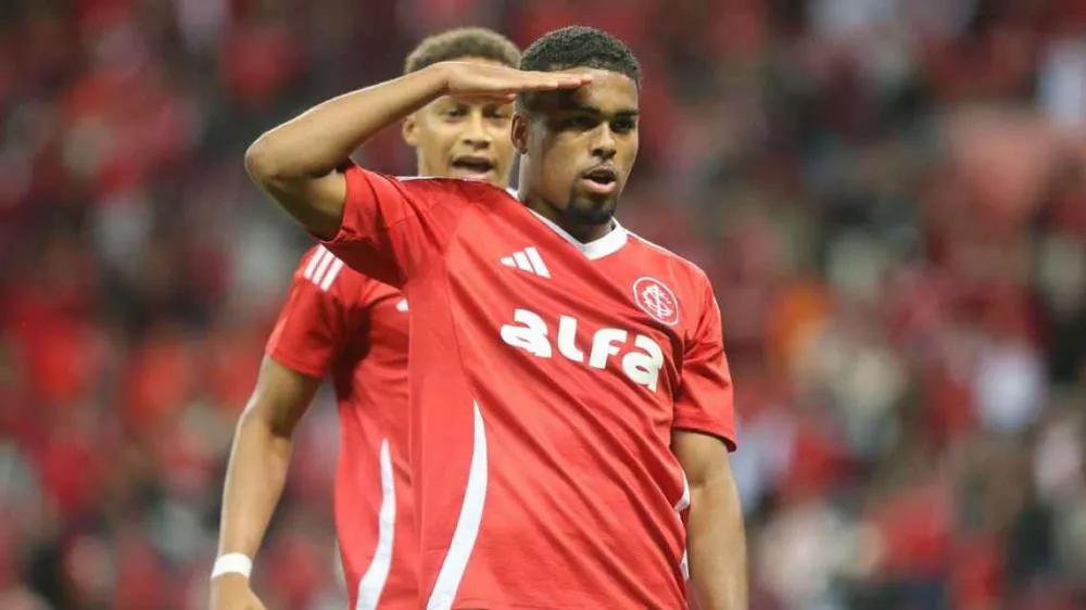 Inter supera retranca do Maracanã, marca no fim e larga na frente na Copa do Brasil