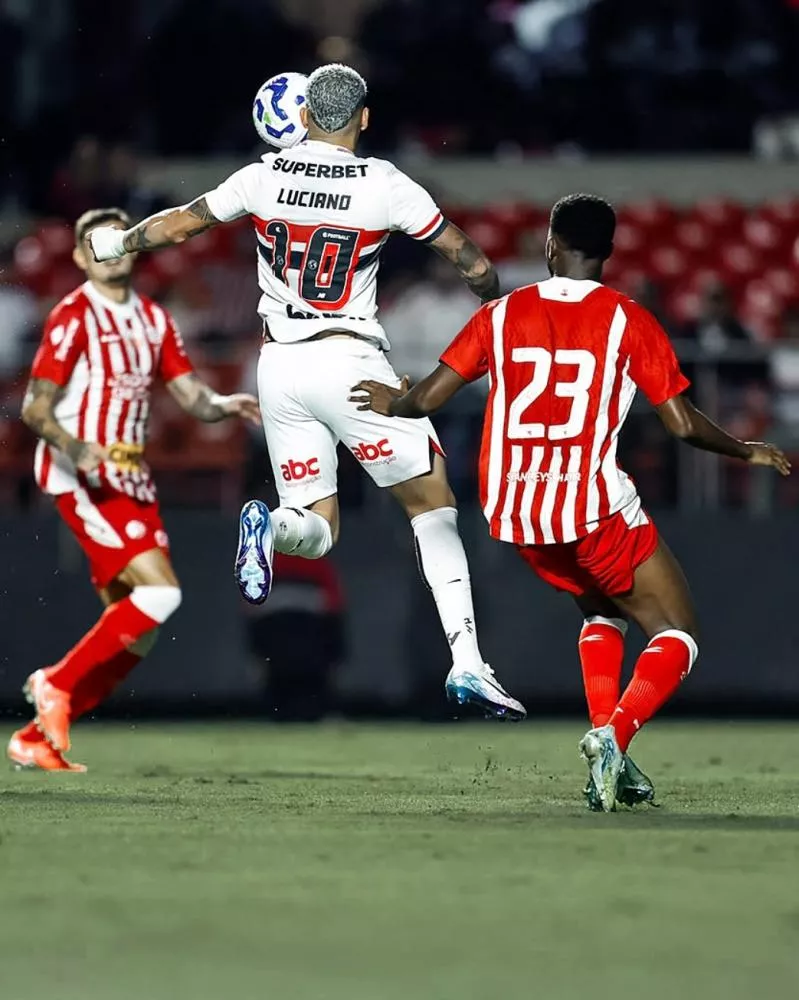 Luciano dá fim a jejum de mais de 2 meses e comanda virada do São Paulo sobre o Náutico na Copa do Brasil