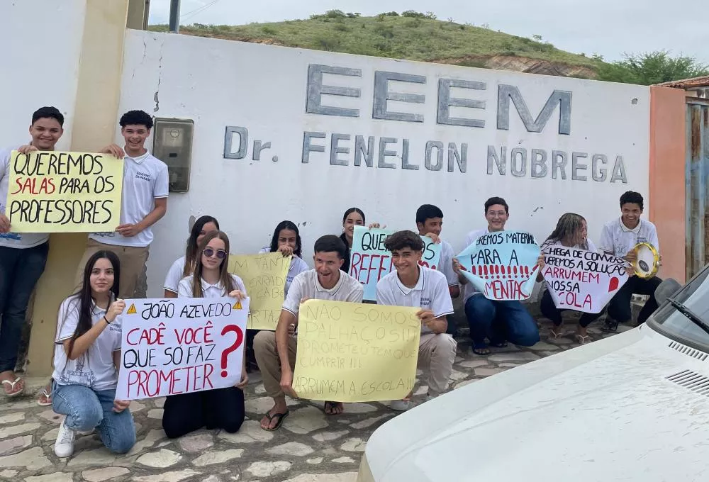 Alunos protestam por reforma da Escola Estadual Dr. Fénelon Nóbrega em Salgadinho-PB e cobram promessa feita há mais de 3 anos