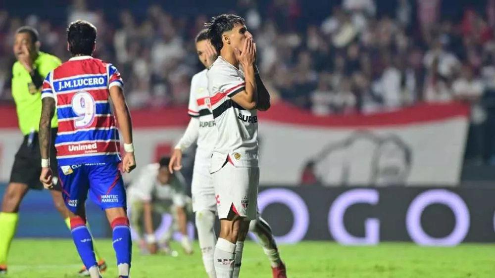 Na volta de Lucas, Ferreirinha perde pênalti, 'estaciona' nos 5 gols, e São Paulo empata com o Fortaleza no Brasileirão