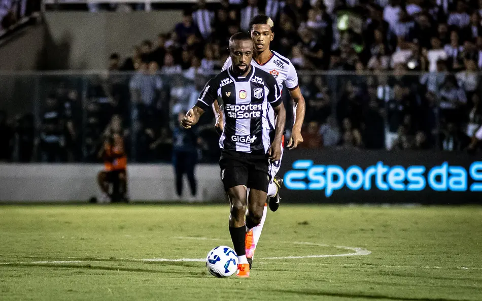 Ceará aproveita bola parada e supera o Vitória no Brasileirão