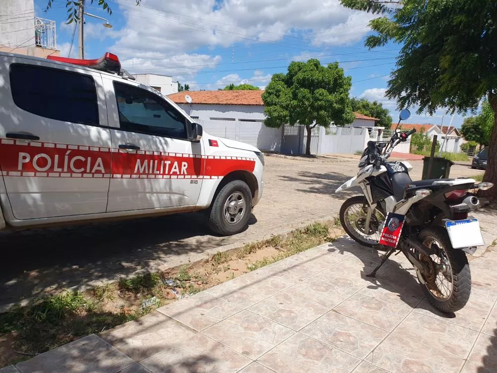 Polícia Militar recupera motocicleta com restrição de roubo na região de Catolé do Rocha