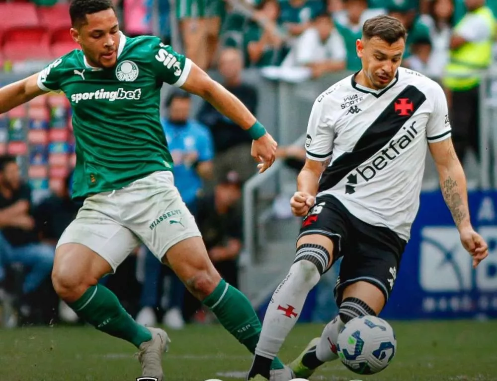 Vitor Roque finalmente desencanta, Palmeiras bate Vasco e vence mais uma no Brasileirão