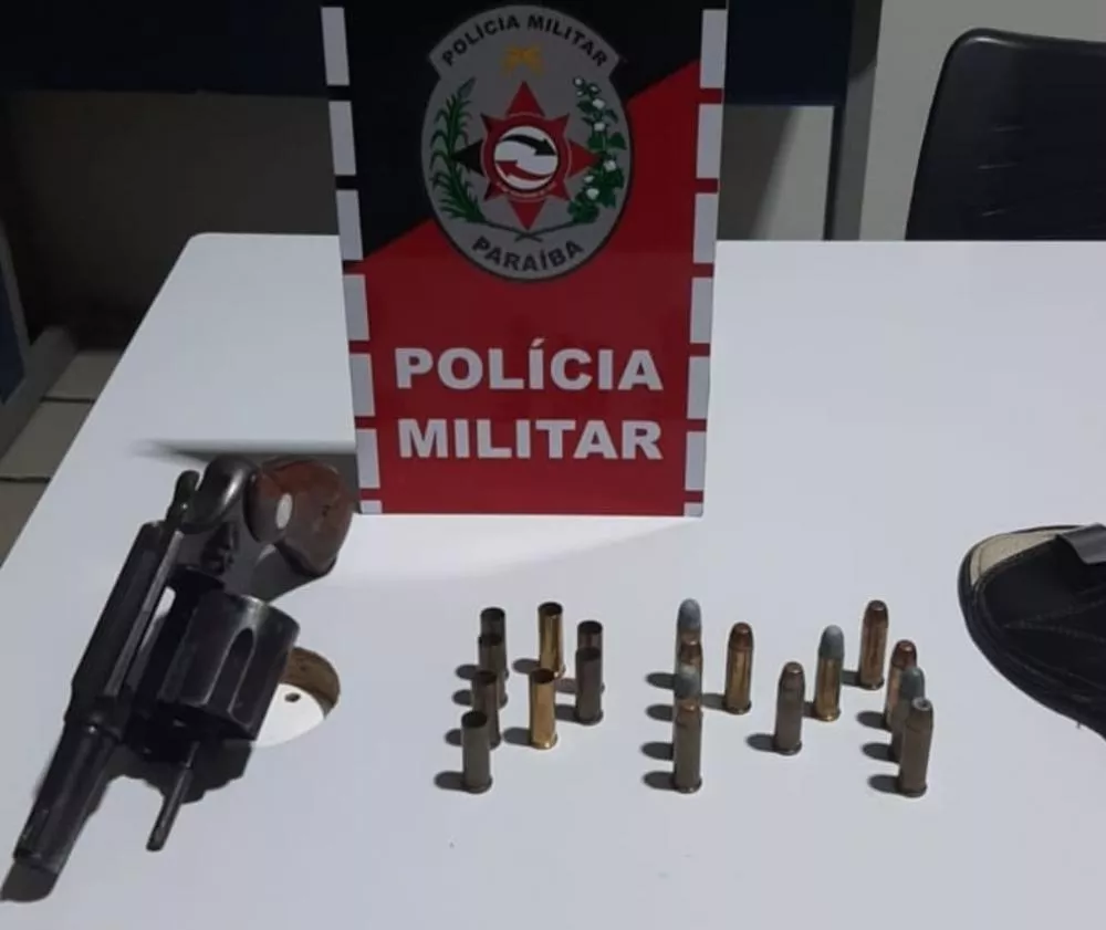 Em Paulista-PB: Homem é preso com arma de fogo após agredir companheira e ameaçar o filho
