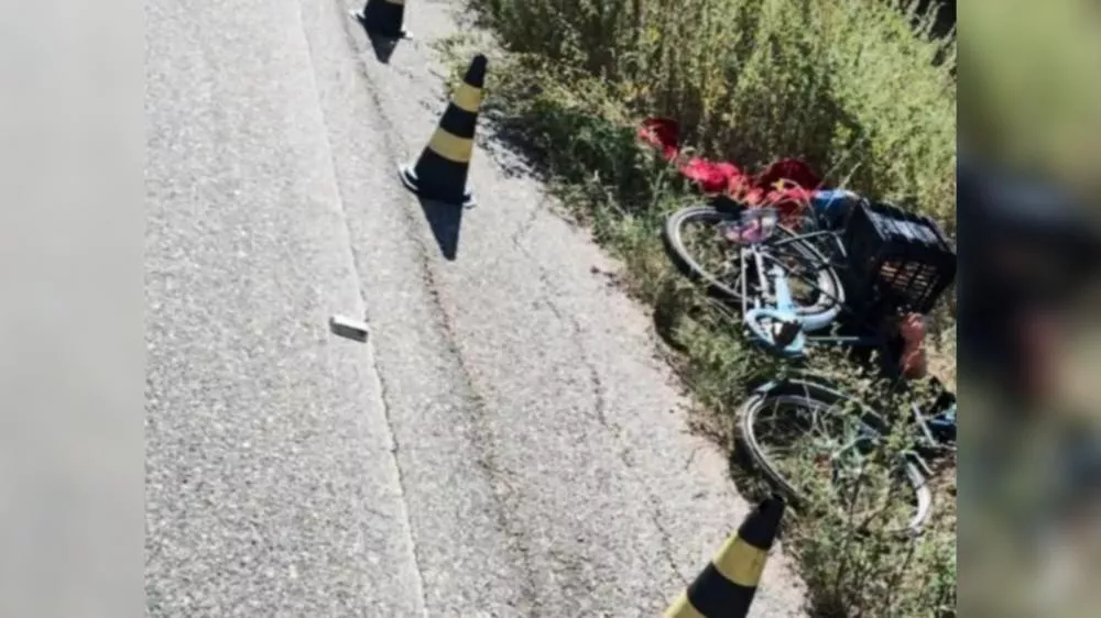 Idoso é encontrado morto ao lado de bicicleta às margens de rodovia em Quixaba-PB; suspeita é de mal súbito