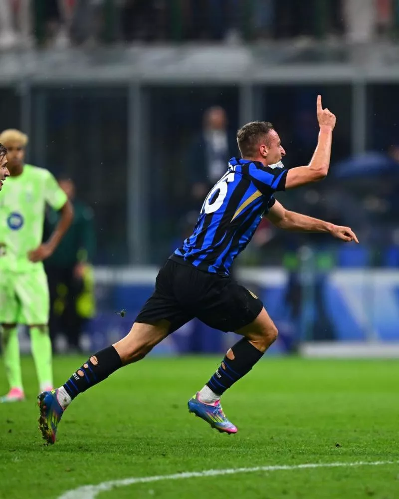 Em mais um jogo insano, Inter de Milão vence Barcelona na prorrogação e vai à final da Champions