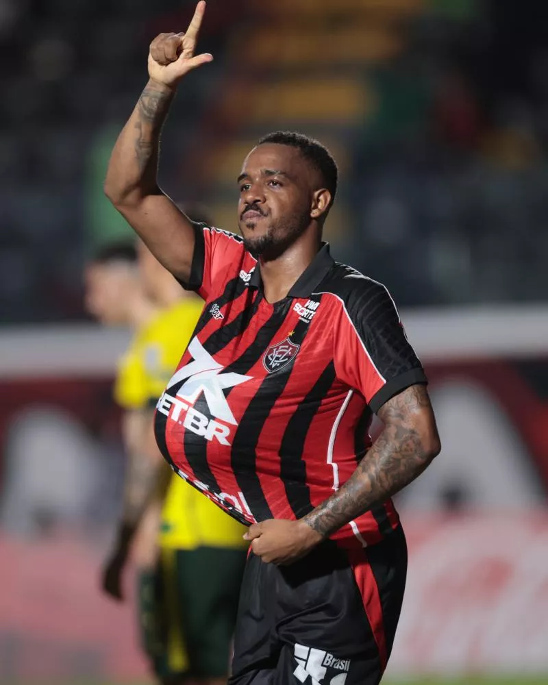 Vitória empata com Defensa y Justicia, se complica na Sul-Americana e sai vaiado pela torcida