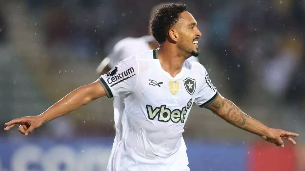 Botafogo quebra 'jejum' com Renato Paiva, vence Carabobo fora de casa e ganha sobrevida na Libertadores