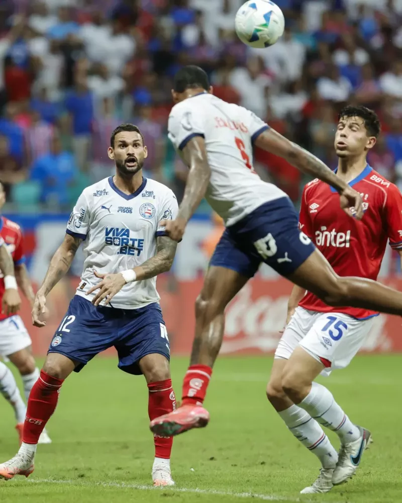 Bahia leva a virada do Nacional e pode perder a liderança na Libertadores para o Internacional