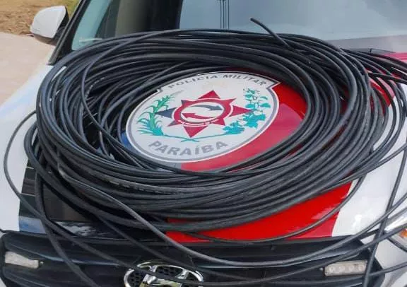 Homem é preso em Coremas após furtar fios de internet e telefonia