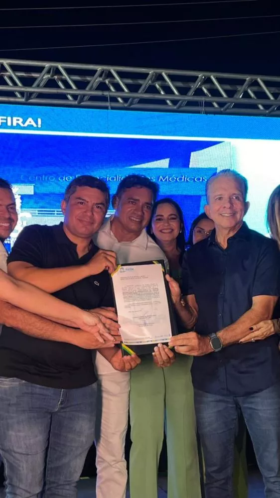 Vereador Junior Contigo comemora ordem de serviço para construção do Centro de Especialidades Médicas Zezito Moura no antigo Mercado Público