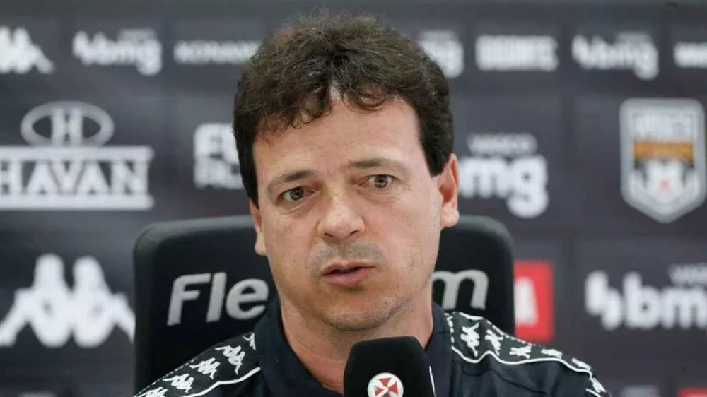 Fernando Diniz assina até o fim de 2026 e é confirmado como novo técnico do Vasco