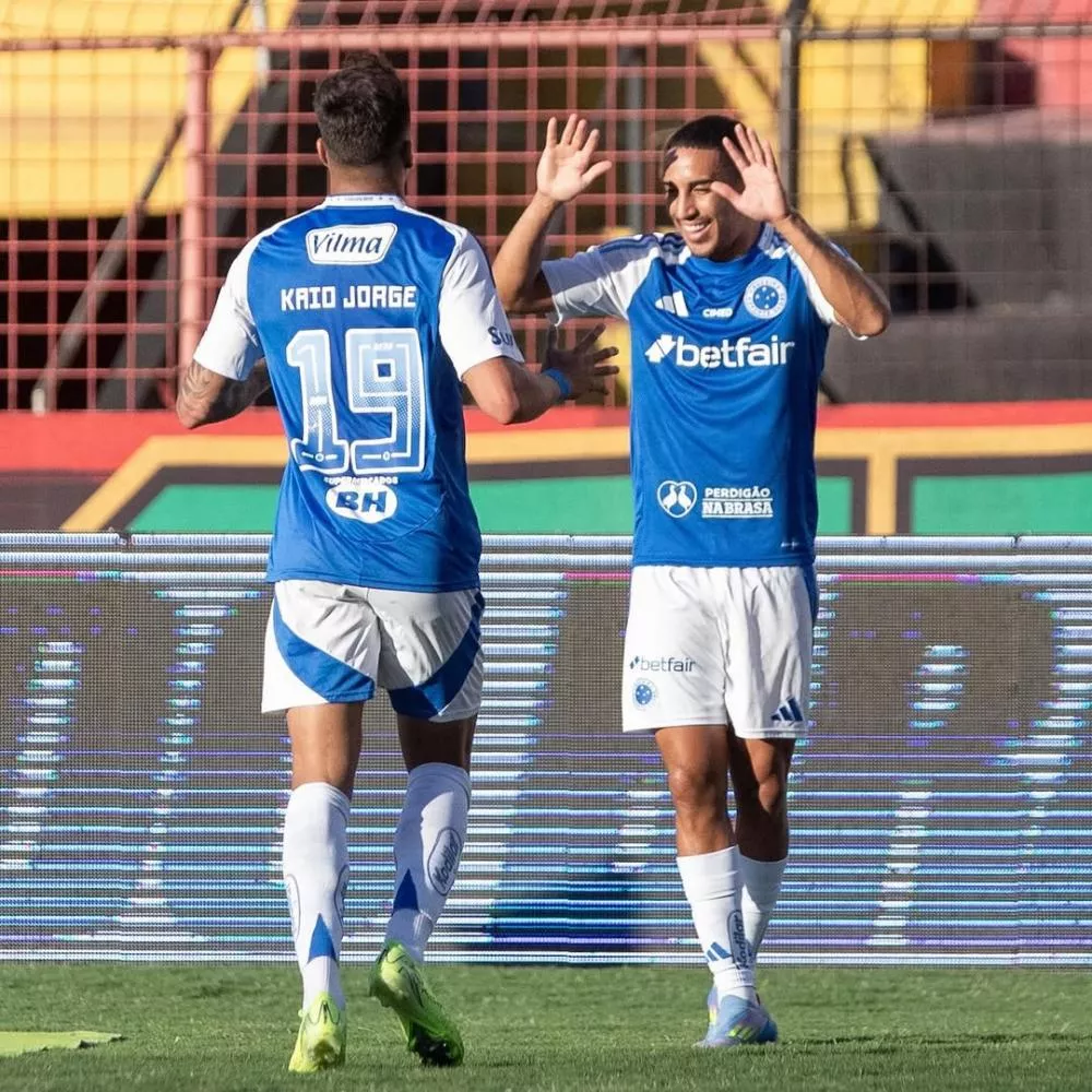 Cruzeiro goleia Sport, vence a 3ª seguida e segue na cola dos líderes do Brasileirão