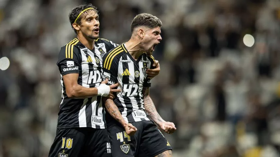 Sob olhares de Dudu, Atlético-MG marca no fim e vence o Fluminense no retorno à Arena MRV