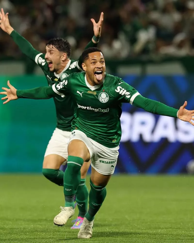 Palmeiras faz com Vitor Roque nos acréscimos, tira invencibilidade do São Paulo e retoma liderança do Brasileirão
