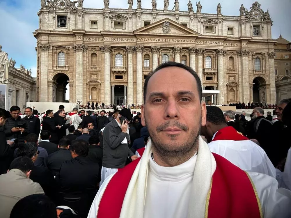 Padre patoense Edvan Cabral vive momentos históricos em Roma com a escolha do novo pontífice, Leão XIV