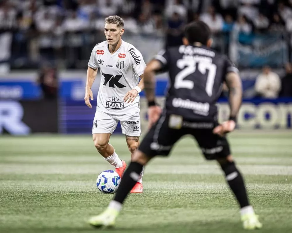 Sob olhares de Neymar, Santos empata sem gols com o Ceará e segue na vice-lanterna do Brasileirão