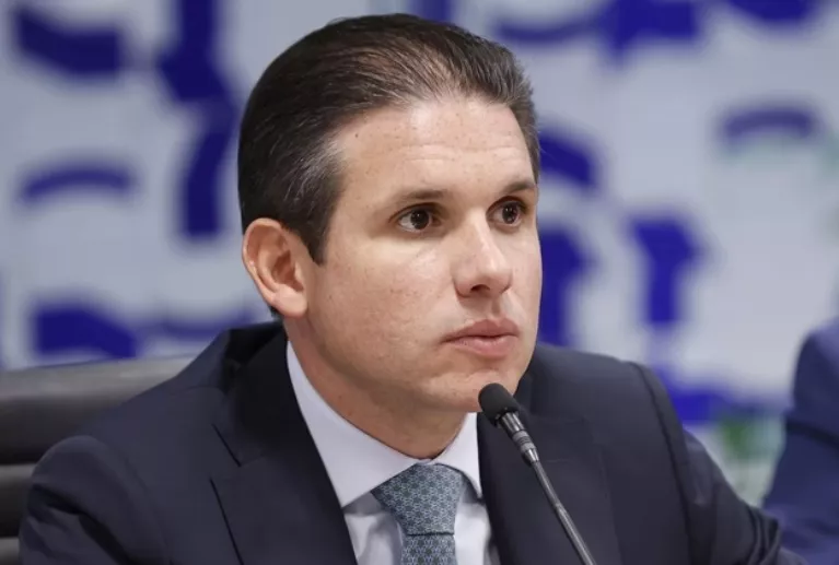 Na frente de Barroso, Motta cobra autocrítica de todos os Poderes