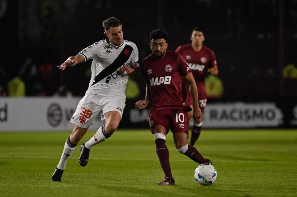 Na estreia de Fernando Diniz, Vasco perde para o Lanús, chega a 9 jogos sem vitória e se complica na Sul-Americana