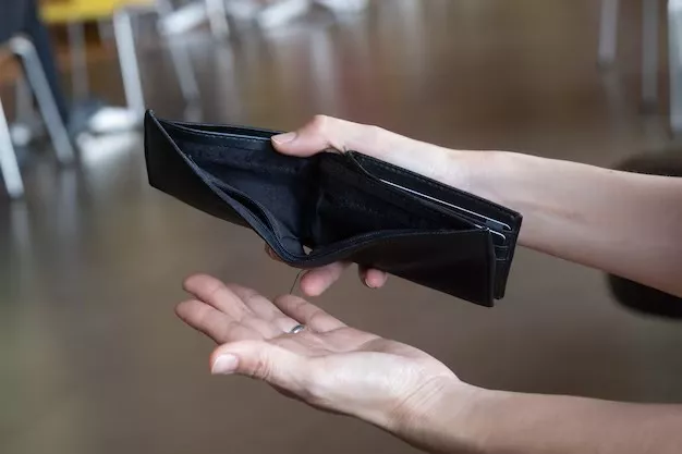 Dilema: Trabalhadores denunciam abandono após encerramento de contrato com empresa SAILE, ex-prestadora de serviços à Educação da Paraíba