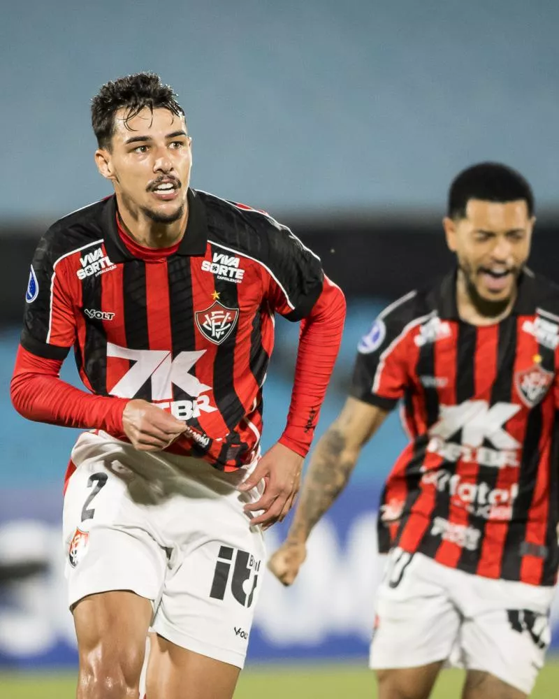 Vitória vence Cerro Largo fora de casa e fica perto da classificação na Sul-Americana