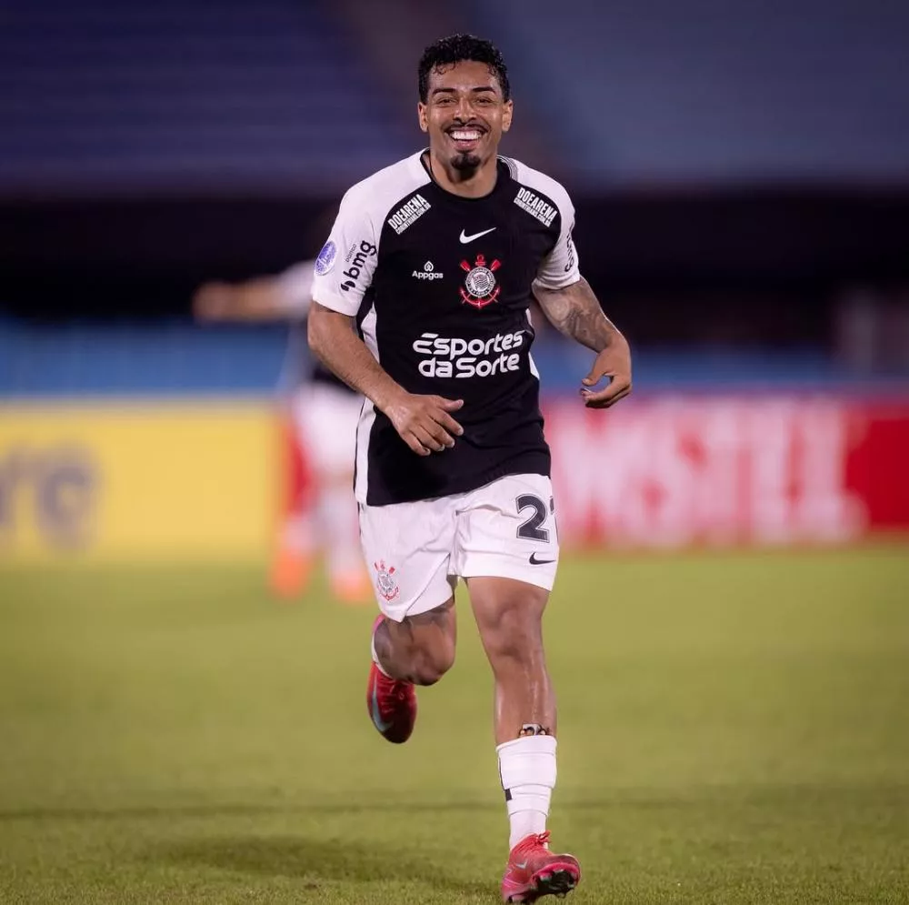 Corinthians vence Racing no Uruguai e segue vivo por classificação às oitavas da Sul-Americana