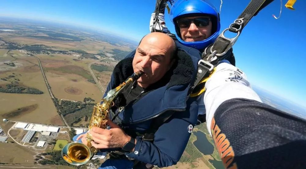 Mil Sax, músico patoense, pode entrar para o Guinness Book 