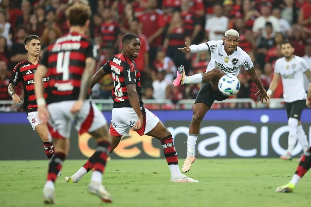 Flamengo e Botafogo empatam em clássico morno e veem Palmeiras disparar na liderança do Brasileirão