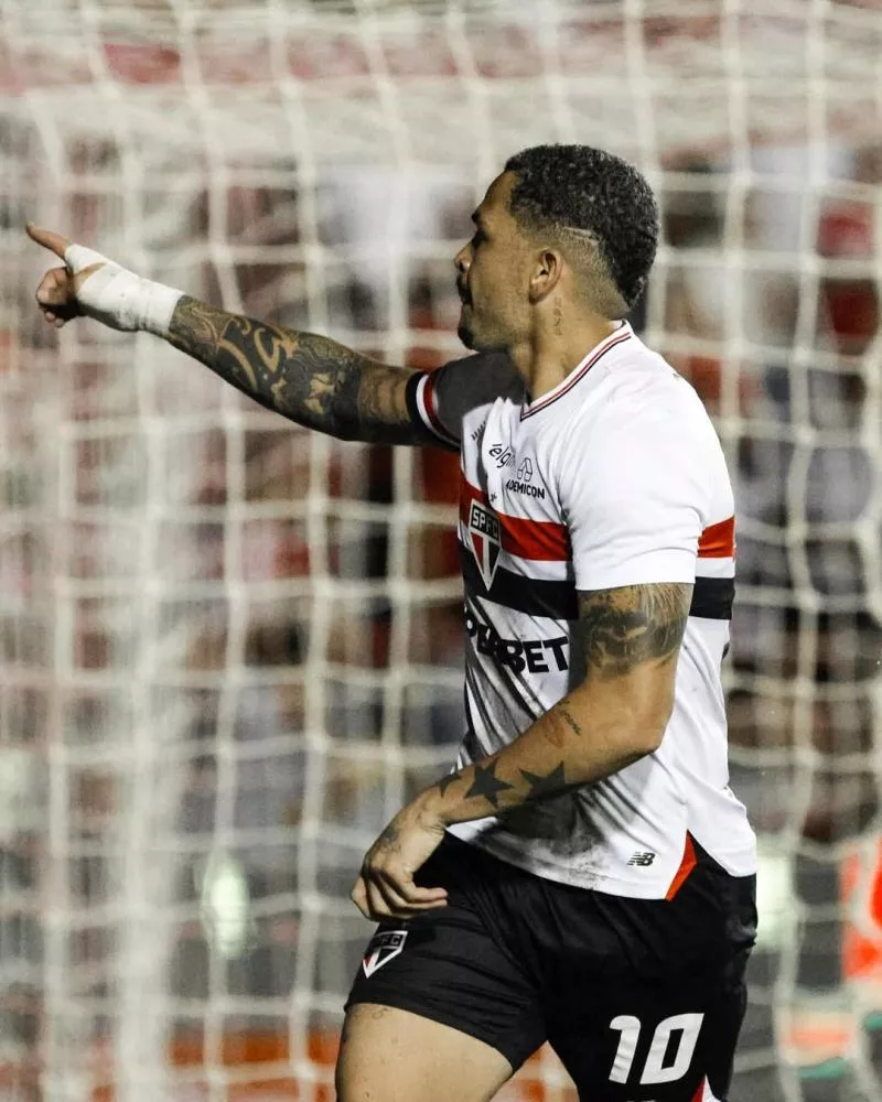 São Paulo volta a vencer Náutico em jogo com duas expulsões e vai às oitavas da Copa do Brasil