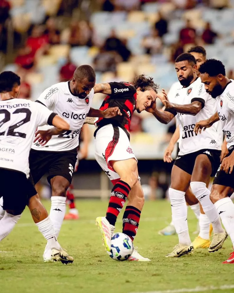 Flamengo faz dois gols em seis minutos, atropela o Botafogo-PB e vai às oitavas da Copa do Brasil