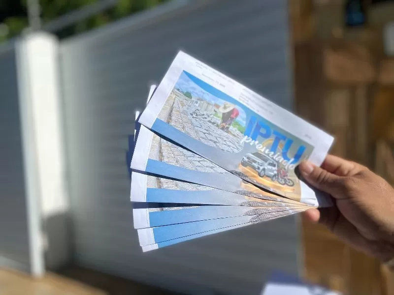 Cobrança indevida de IPTU em Patos: mototaxista recebe boletos que ultrapassam R$ 160 mil, mesmo sem ter imóveis em seu nome; secretário explica a situação