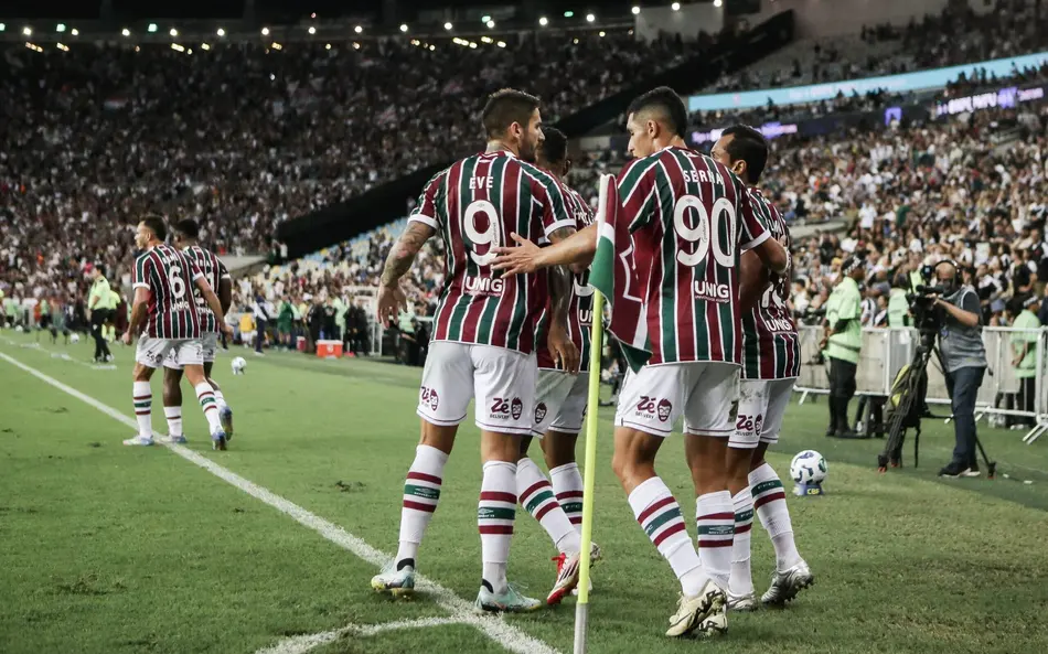 Guga anota golaço, Fluminense vence Vasco de virada e encosta no G-4 do Brasileirão