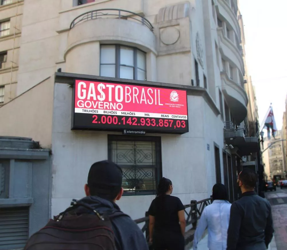 É DINHEIRO: Governo ultrapassa marca de R$ 2 trilhões em gastos públicos em 2025