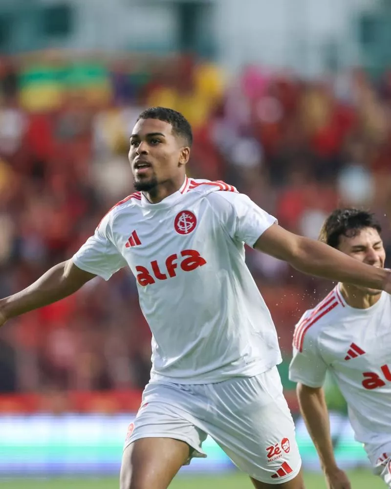 Após sair perdendo, Internacional busca empate com o Sport