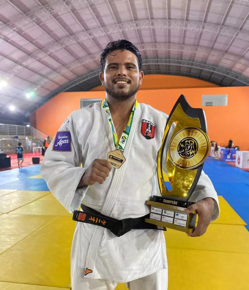 Judoca patoense Paulo Neto brilha em competição estadual e volta ao topo do ranking da modalidade
