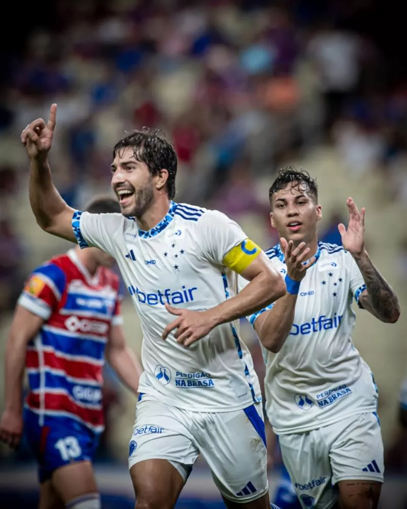Cruzeiro conta com Gabigol garçom, domina o Fortaleza no Castelão e cola em Palmeiras e Flamengo