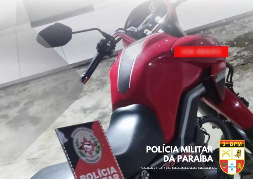 Polícia apreende arma de fogo e motocicleta após perseguição em Santa Luzia-PB