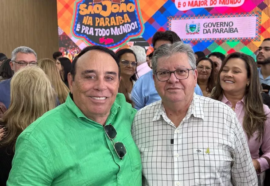 Prefeito Arimatéia Camboim recebe apoio do Governo João Azevedo para o São João de Santa Terezinha durante solenidade