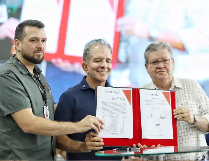 Nabor representa prefeitos em solenidade para anúncio de investimentos para o São João 2025 na Paraíba