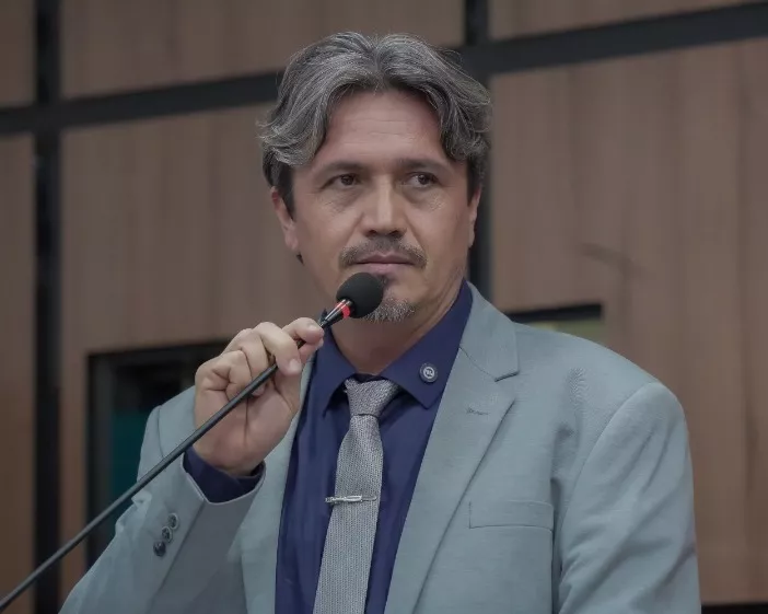 Vereador tranquiliza comerciantes e garante que o PL proíbe apenas a venda de fogos com estampido