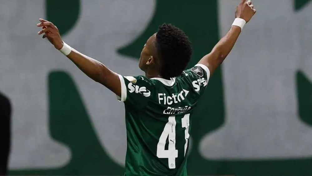 Estêvão marca em despedida, Palmeiras goleia e fecha campanha perfeita na fase de grupos da Libertadores