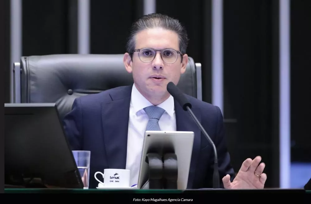 Hugo Motta alerta Haddad sobre aumento do IOF: “Vocês vão derrotar o governo”