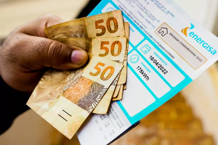 Conta de luz terá bandeira vermelha em junho, anuncia Aneel