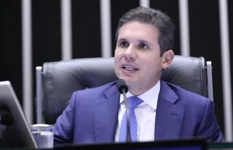 Hugo Motta pede suspensão imediata da alta do IOF sobre operações de risco sacado